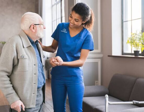 High-Paying £20K–£35K Caregiver Jobs in the UK Offering Tier 2 Visa