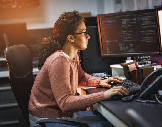 $150K+ Remote Tech Jobs in the USA with Visa Support & Relocation Benefits